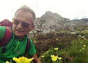 53 Salendo il ripido valloncello fiorito per il Pizzo Scala
